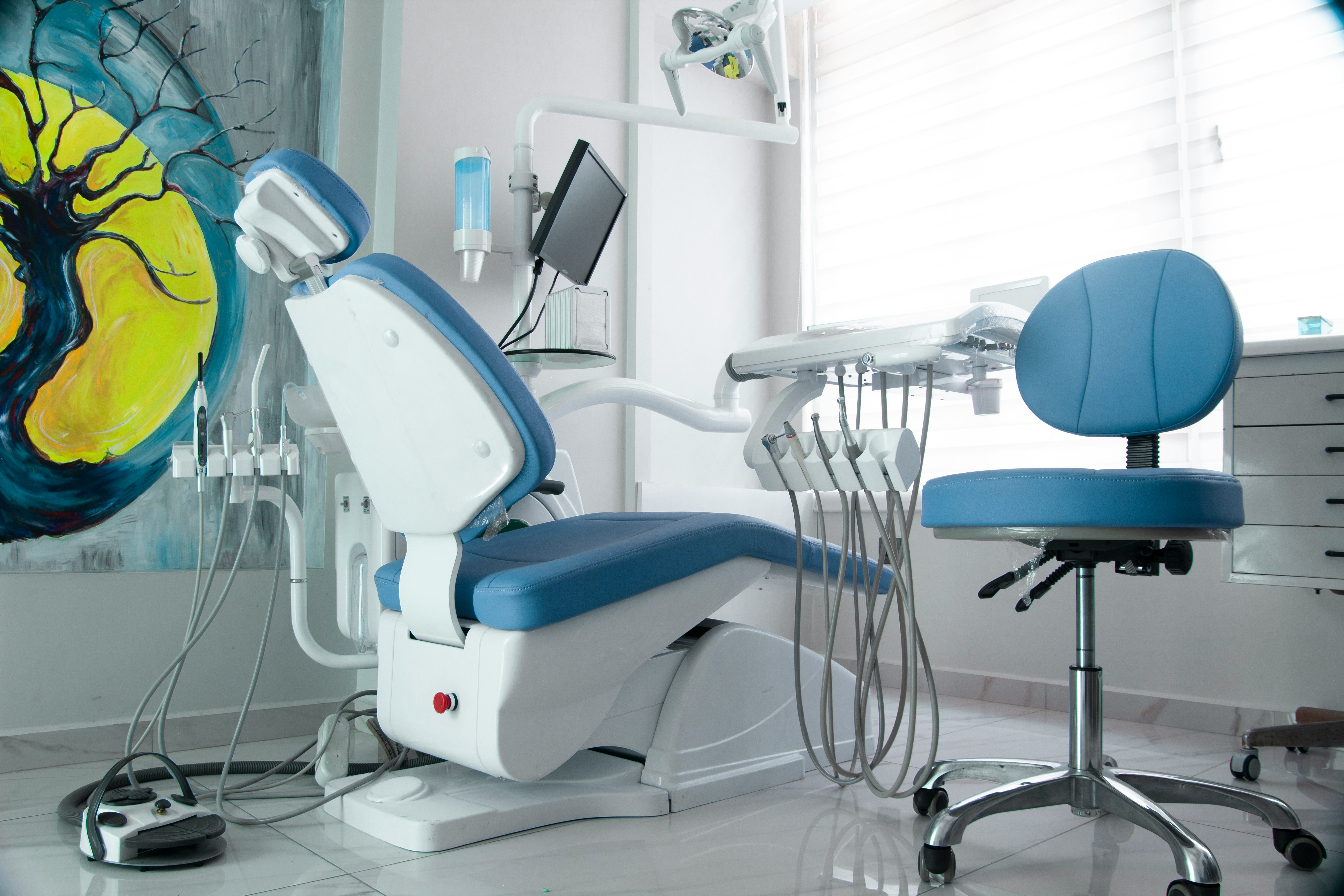 Modern dental treatment chair at Perfect 32 clinic